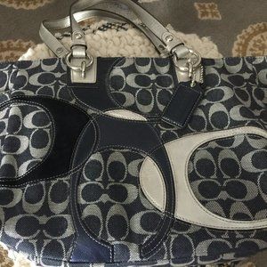 Coach Medium Signature  Tote